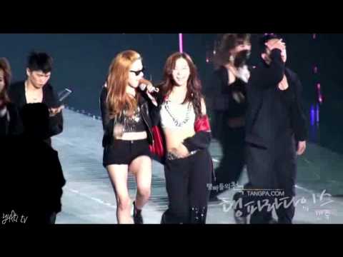 SNSD Kwon Yuri feat. Tiffany - 1, 2 Step (ITNW Taiwan Concert) Multi-angle