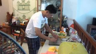 140131 CNY D1 Loyang Visit v07 Chief making Popiah
