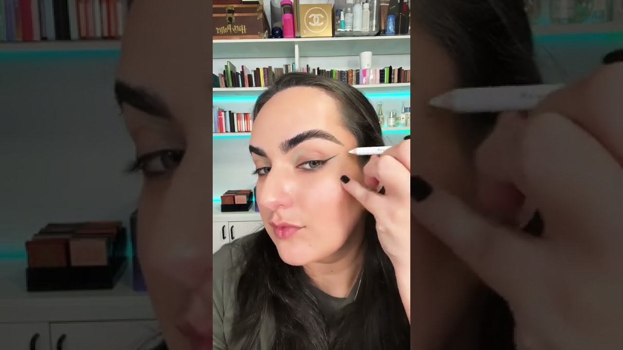 New Glossier No 1 Eyeliner Pencil WrittenInGlossier Shorts