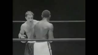 Ezzard Charles vs Rocky Marciano 1 - 1080p 60fps
1080p 60fps Footage of Ezzard Charles vs Rocky Marciano 1.
17th June 1954
Yankee Stadium, Bronx, New York, USA
Ezzard Charles 185lbs
Rocky Marciano 187lbs Ezzard Charles vs Rocky Marciano 1 - 1080p 60fps