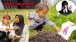 BAYI LUCU MENEMUKAN KUBURAN THING WEDNESDAY !! SEREM BANGET