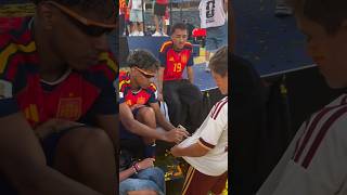 Lamine una foto y una firma? 🇪🇸❤️💛❤️ #fifaworldcup #yamal #LamineYamal #spain