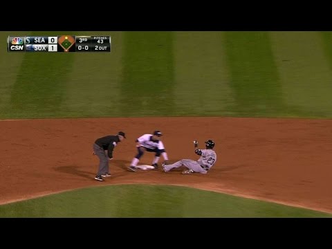 SEA@CWS: Melky fires from track to cut down Cruz