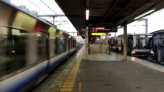 JR阪和線 鶴ヶ丘駅　普通列車を追い抜く関空･紀州路快速
