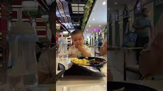 Самое главное успеть съесть  больше всех 😂😂😂#fastfood #baby #eat