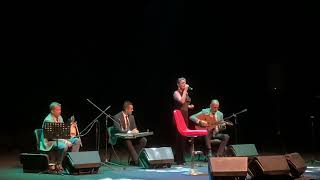 Evlerinin Önü Yonca