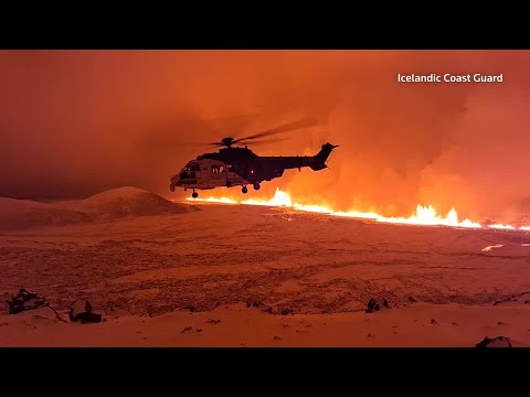 アイスランドの火山噴火続く、4キロの亀裂から溶岩を吹き出す