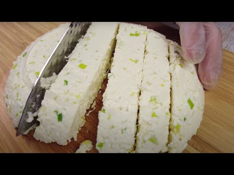 Pour the vinegar into the milk, 1 hour and you can taste the yummy cheese
