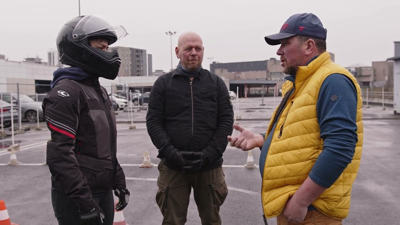 Kaip išlaikyti motociklo teises motociklo arba prisiminti įgūdžius kartu su G. Liaudansku-Svaru