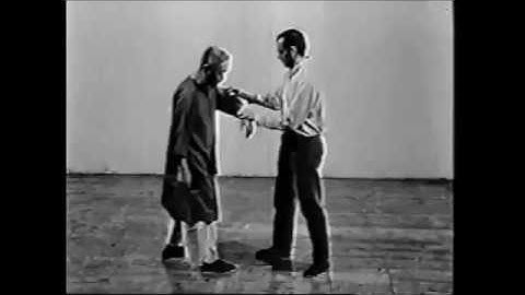 Il Maestro Cheng Man Ching pratica il "tui shou" con i suoi allievi americani