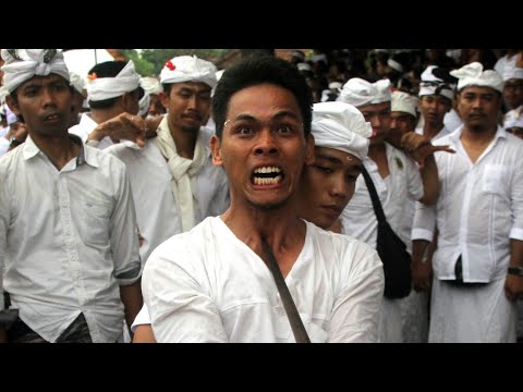 Video: Upacara Pembersihan Spiritual Di Bali