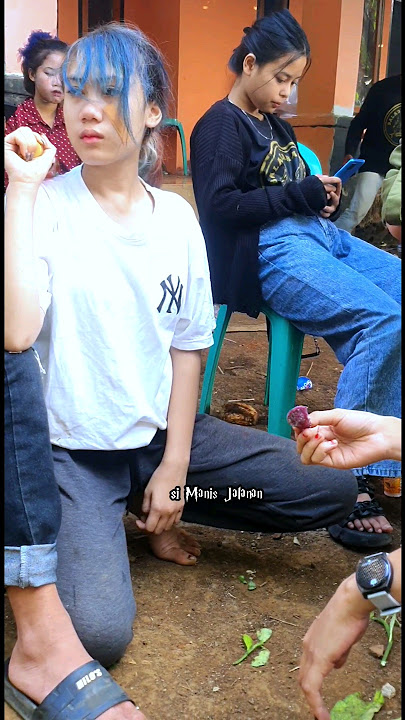 Reva Bule di suapin kripik sama Destia #shorts