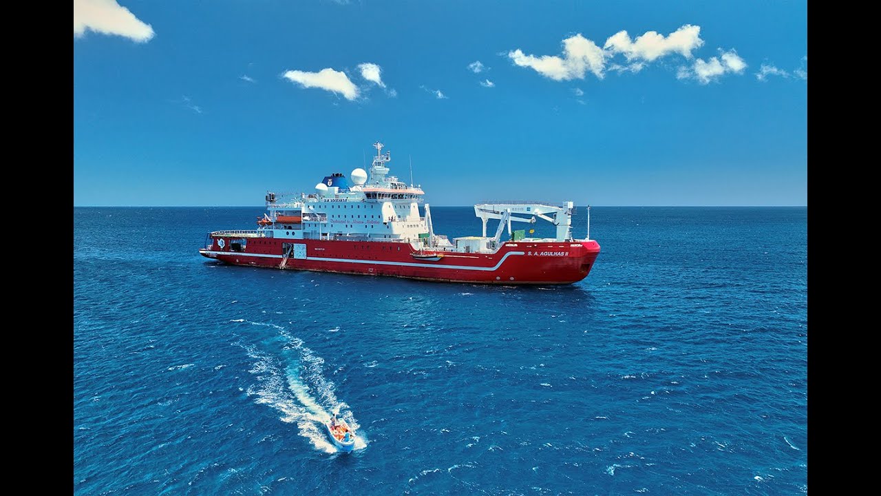 Reportage Sylvain Péroumal. Mission océan Indien 2022. Voix off française.