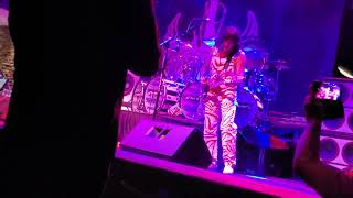 Fan Halen- Feel Your Love Tonight Live Santa Clarita