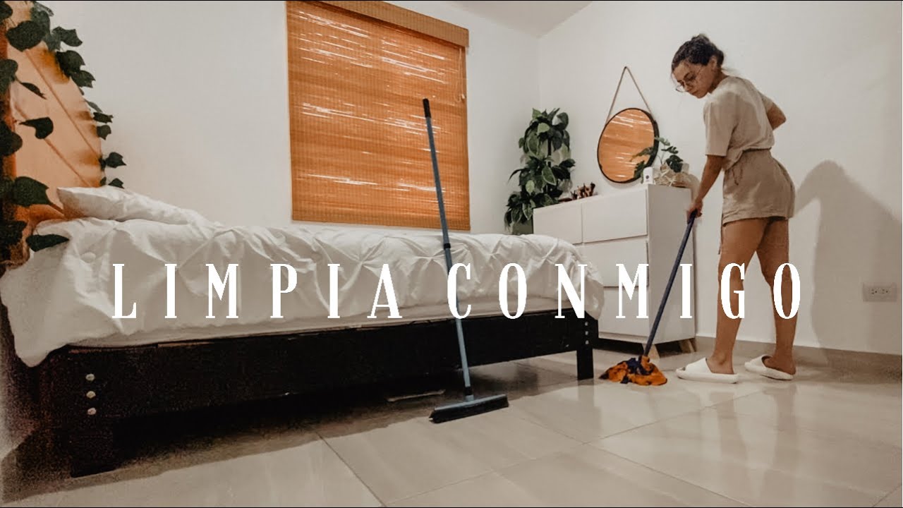 se enojó conmigo y me dejó de hablar :(  limpiando y organizando mi habitación