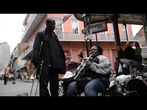 Doreen Ketchens plays &quot;When the Saints Go Marching In&quot;