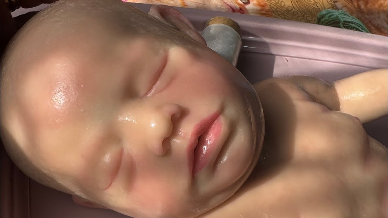 Entrego un bebé en mano y sorpreson muy dulce para finalizar 