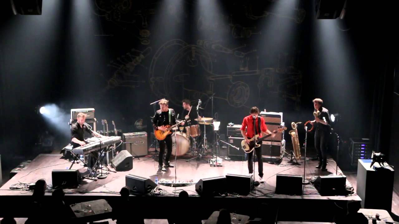 Amund Maarud - Honey Bee - Ælvespeilet Porsgrund