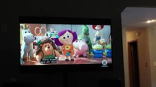 Toy story 4 Woody introduces forky to the gang