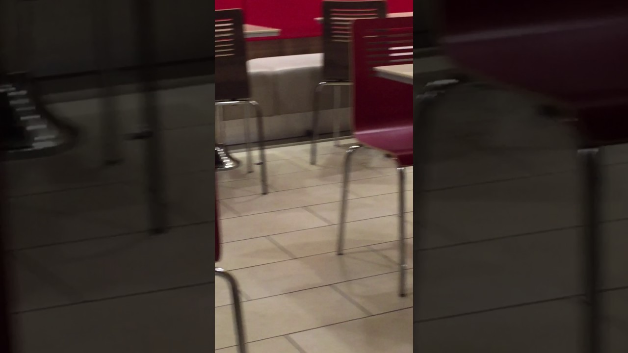 Mouse in "Burger King" Munich   6.11.2016