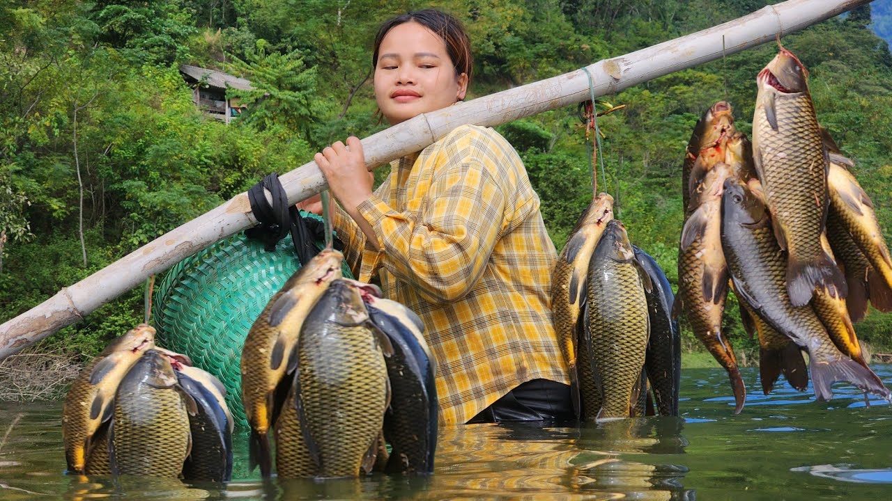 Traditional Fishing Skills - Single Mother Catches Giant Fish in a ...