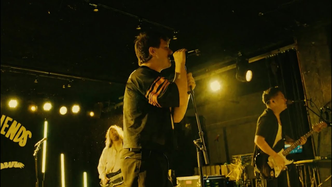 在 YouTube 上觀看「Newspaper Boat (live from tour)」 在 YouTube 上觀看「Newspaper Boat (live from tour)」