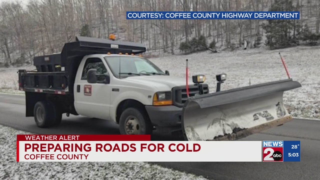 Preparing roads for extremely cold weather in Middle TN - YouTube