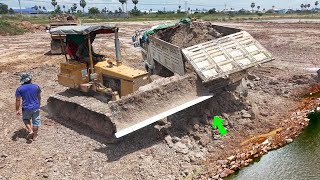 Incredible landfill!! Dump truck 5ton Drive Back Uploading Landslide Overturned rescue Komatsu BULL…