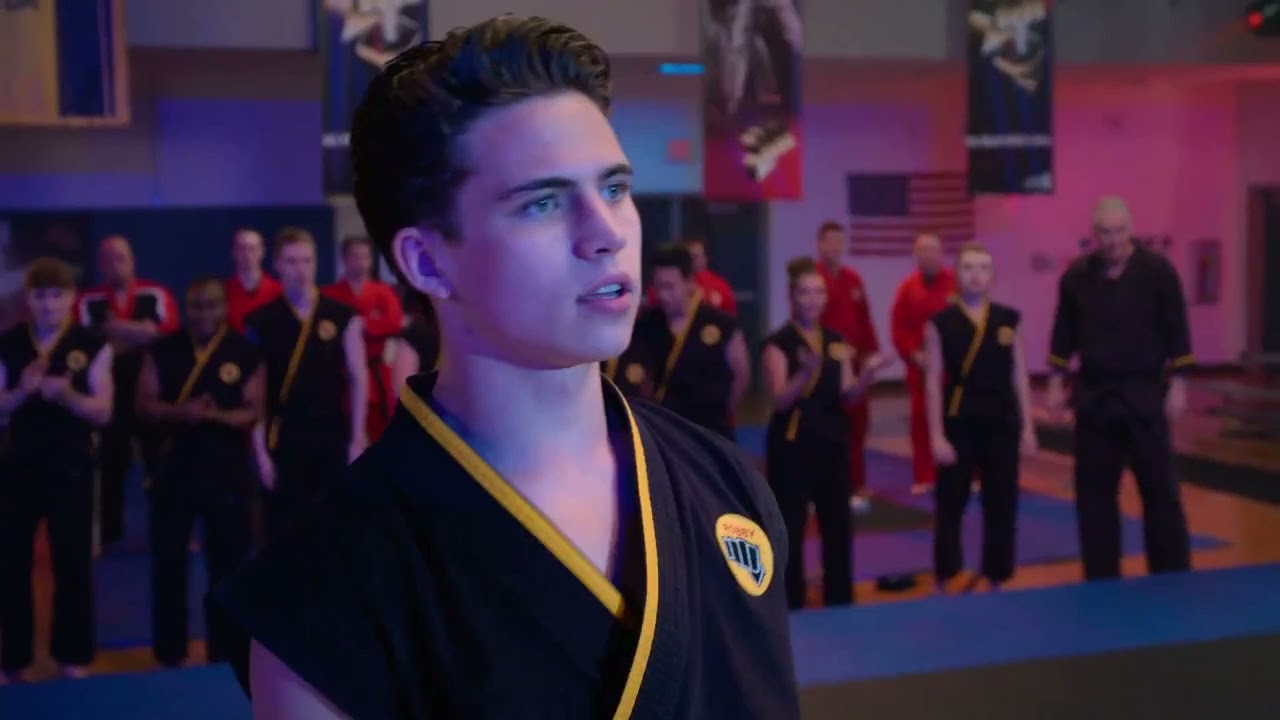 Cobra Kai Temporada 4 Clip | Robby Vs Halcon - YouTube