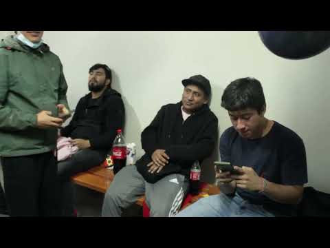 Hablando Huevadas diciendo !