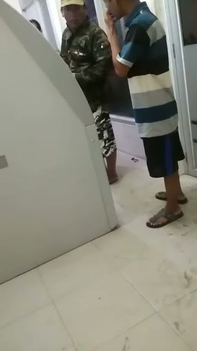 Ngakak video lucu ngambil uang d atm