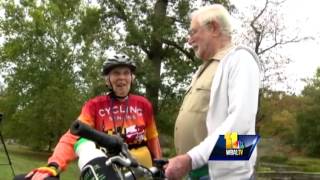 Nenek bersepeda untuk menjaga kesehatannya