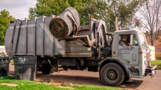 Peterbilt 310 - Heil Formula 7000 Garbage Truck