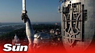 Ukraine mounts coat of arms on Soviet-era Motherland Monument screenshot 1