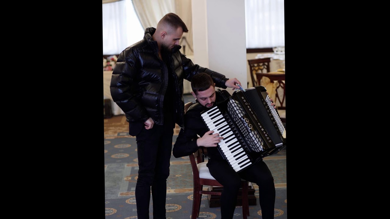 Romario Nesa & Raul Stefoni - Luni nici iarba nu creste