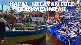 KAPAL IKAN MANADO BONGKAR HASIL TANGKAPAN