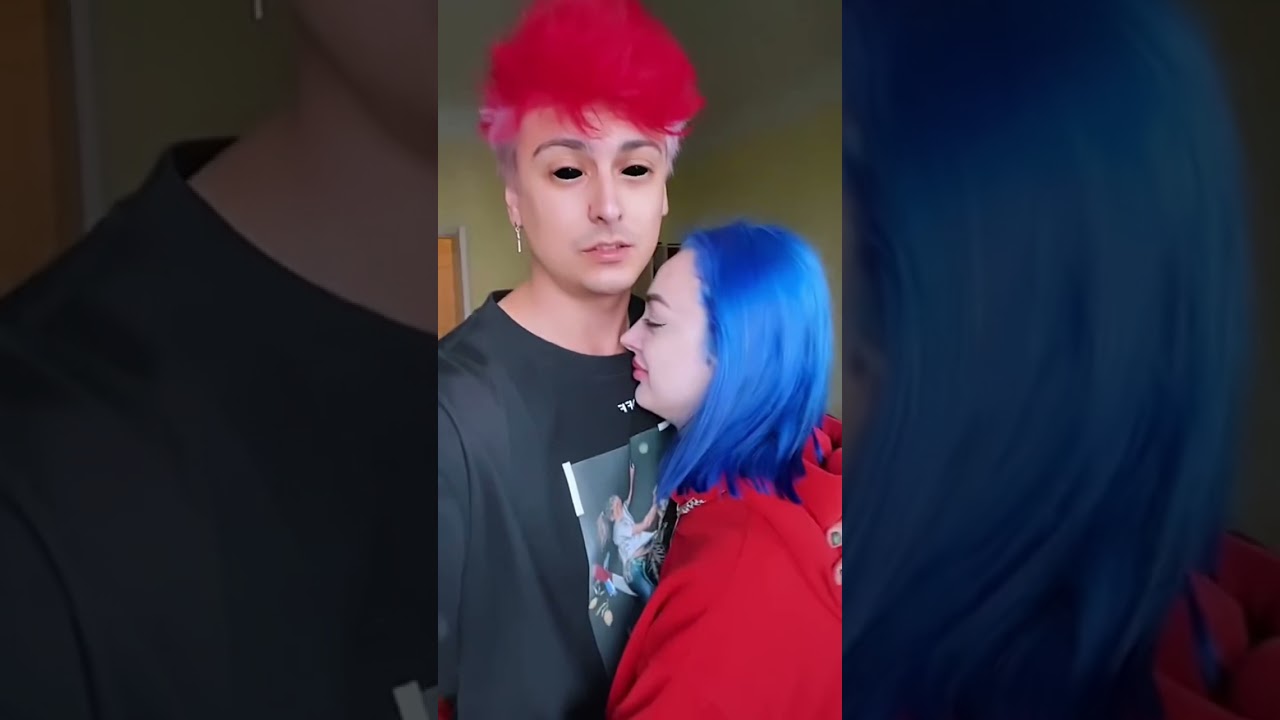 К Лере кто-то стал приставать