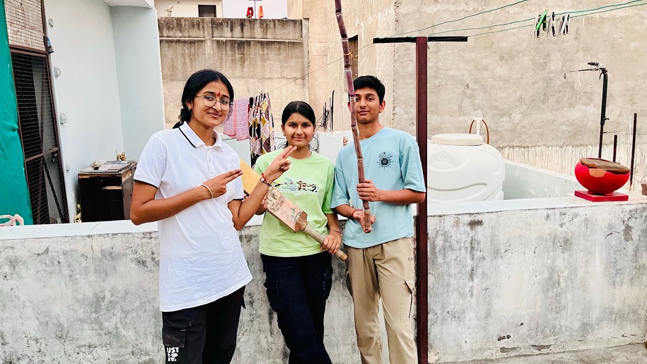 Terrce pe Game 🏏start kar liya 🤣