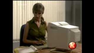 السكرتيره سمعها