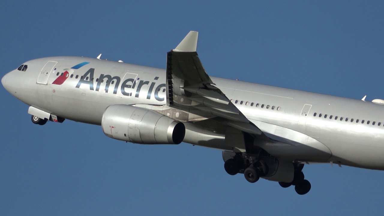 American Airlines AA735 N285AY Airbus A330-243 Manchester MAN To ...
