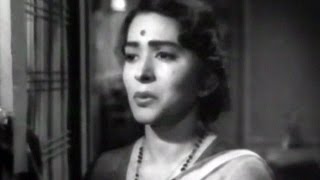 Emotional song from superhit old classic marathi movie baykocha bhau
starring raja paranjape, salvi, amol kumar, suryakant, ranjana, indira
chitnis, lalita d...