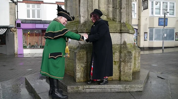 Town Crier David Greenway welcomes Tracey Hammond ...