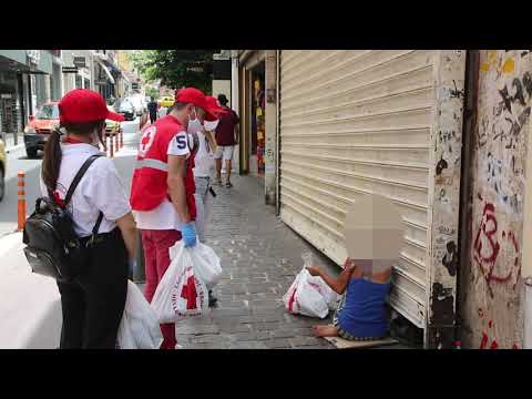 Ο Ελληνικός Ερυθρός Σταυρός κοντά στους άστεγους την πιο ζεστή μέρα του καύσωνα