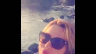 Valeria Marini, 49 e non sentirli: pose sexy al mare