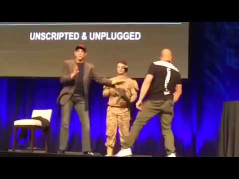 Ван Дамм получил ногой в голову