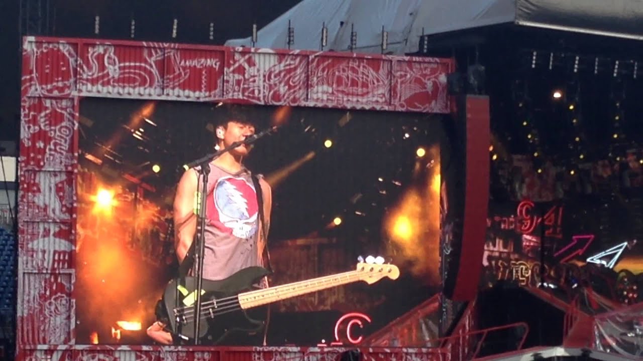 5SOS Gillette Stadium 8/7/14- She Looks So Perfect
