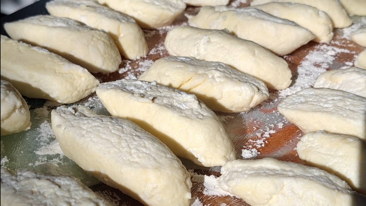 Ліниві вареники з сиром та сіллю Ukrainian dumplings with cheese 