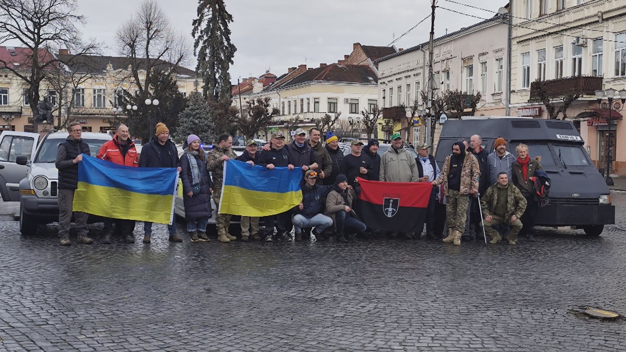 20 авто для ЗСУ знову привезли благодійники «Jeeps for peace»