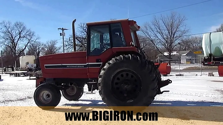 BIG IRON ONLINE AUCTION 1-25-2017: 1982 International 5288 2WD Tractor