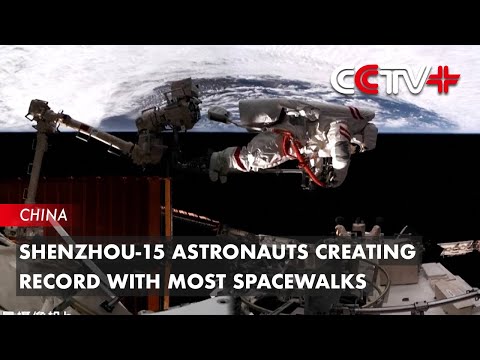 Shenzhou-15 Astronauts Creating